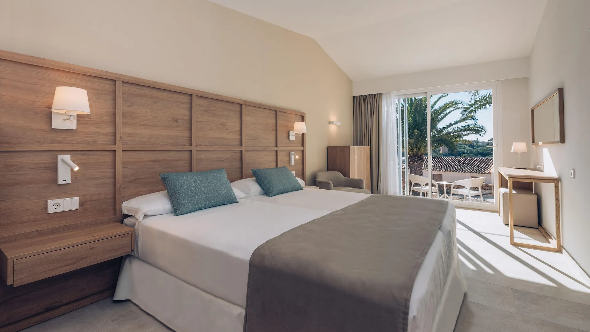 Iberostar Waves Cala Domingos All Inclusive Calas de Mallorca Hotel